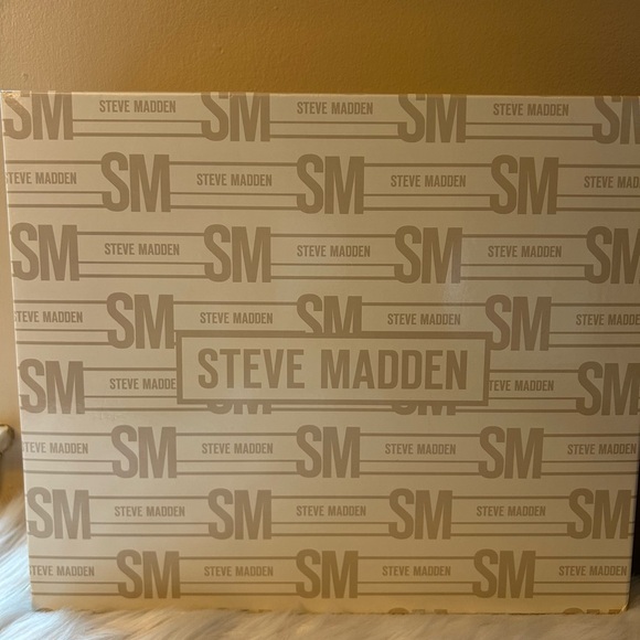 NIB Steve Madden (SMG 4700) Vanity Crossbody Gift Set - Limited Edition - Picture 12 of 12